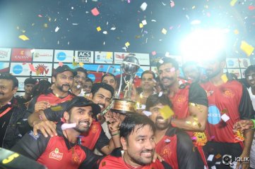 Celebs at Nadigar Sangam Lebaras Natchathira Cricket Match